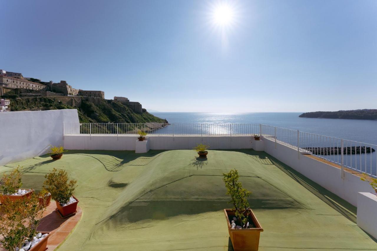 Torretta Corricella- Punta Pizzaco Lägenhet Procida Exteriör bild